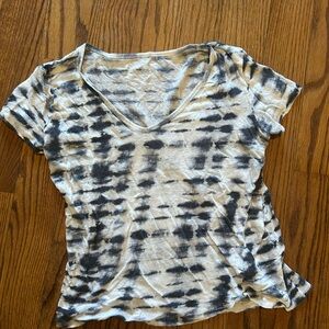 Women's V-Neck Short Sleeve Tie-Dye Tee in Black and Cream